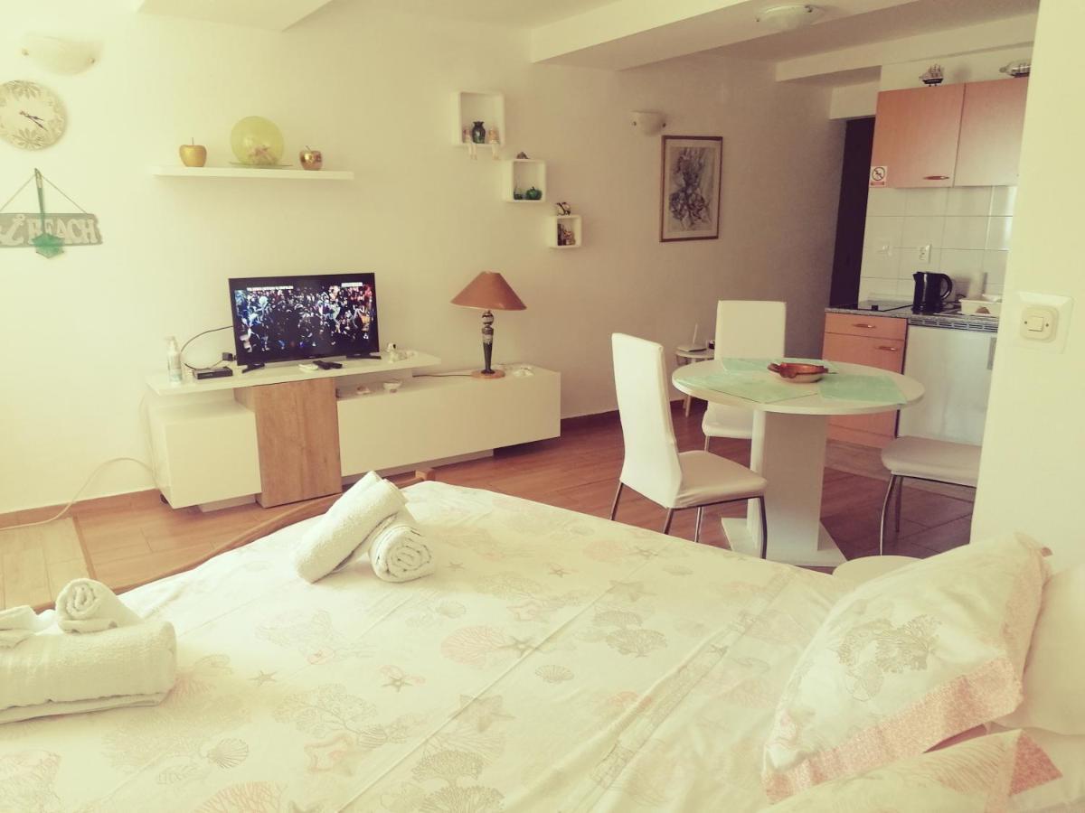 Apartment Lju On The Beach Split Exterior photo