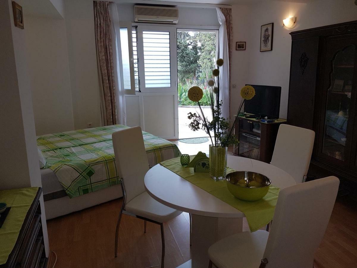 Apartment Lju On The Beach Split Exterior photo